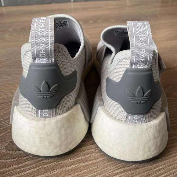 Shoes Adidas size 6.5 very light and comfortable. - Picture 2 of 4